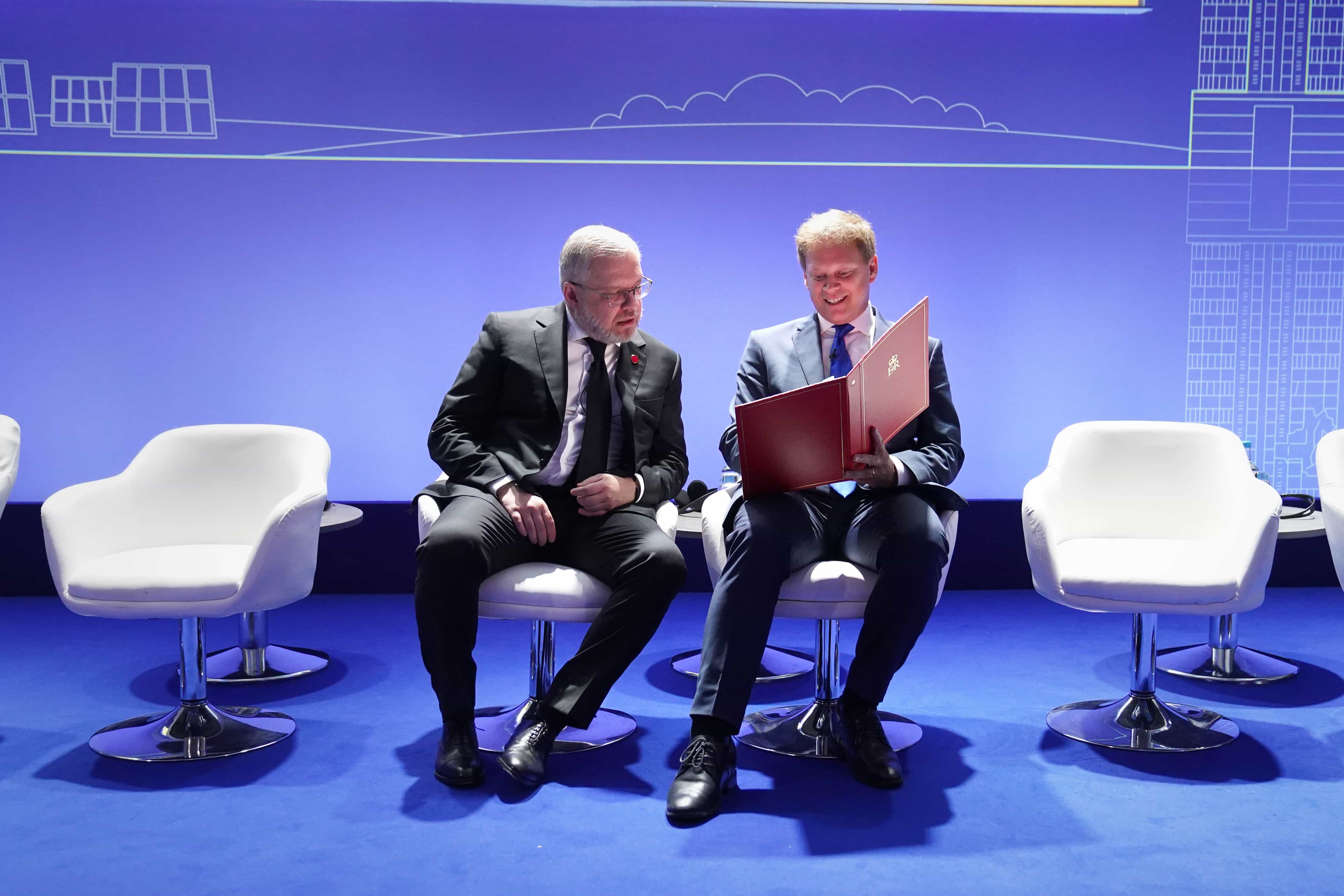 Flurry of Leaders Arrive in Ukraine for Aid Talks