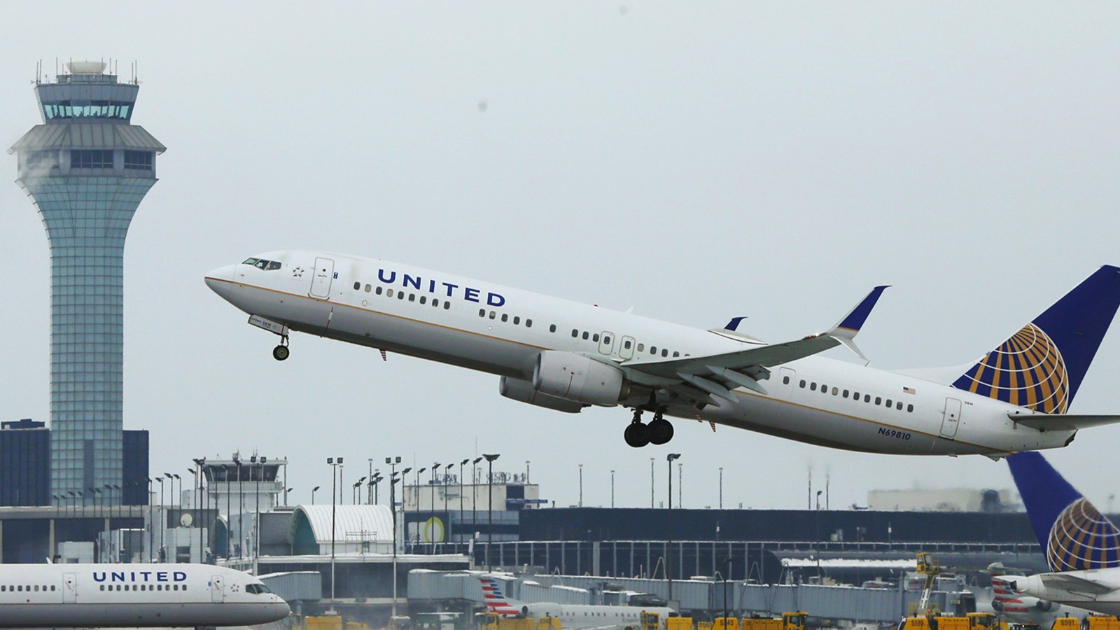 Dead Body Found in United Airlines Plane Wheel Well in Hawaii