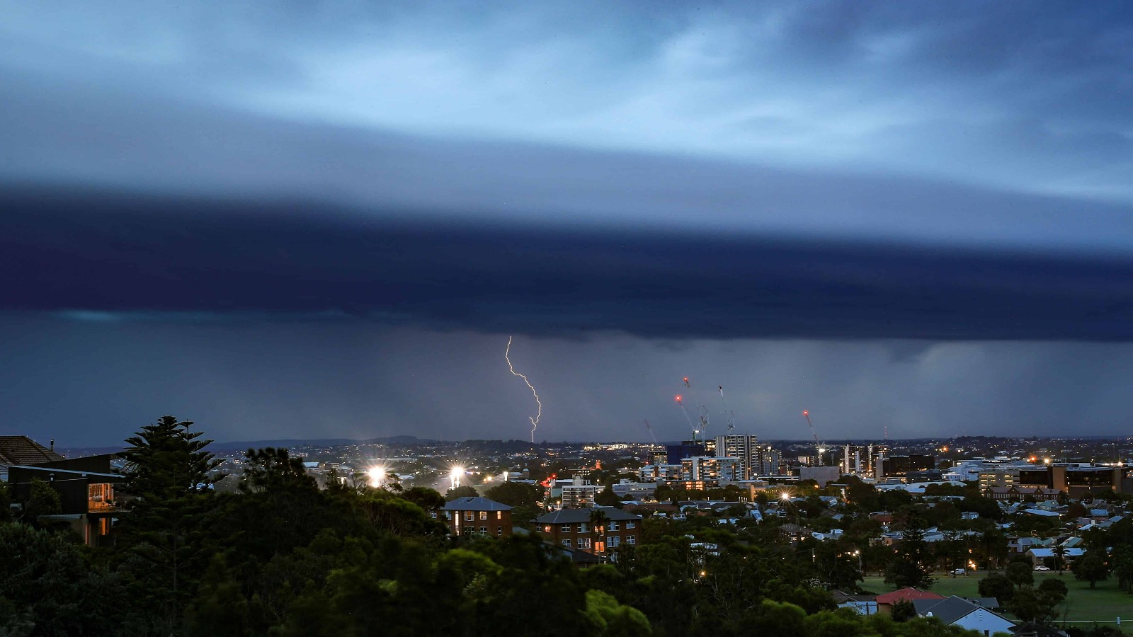 Verity - Australia: Storms Leave Thousands Without Power in New South Wales