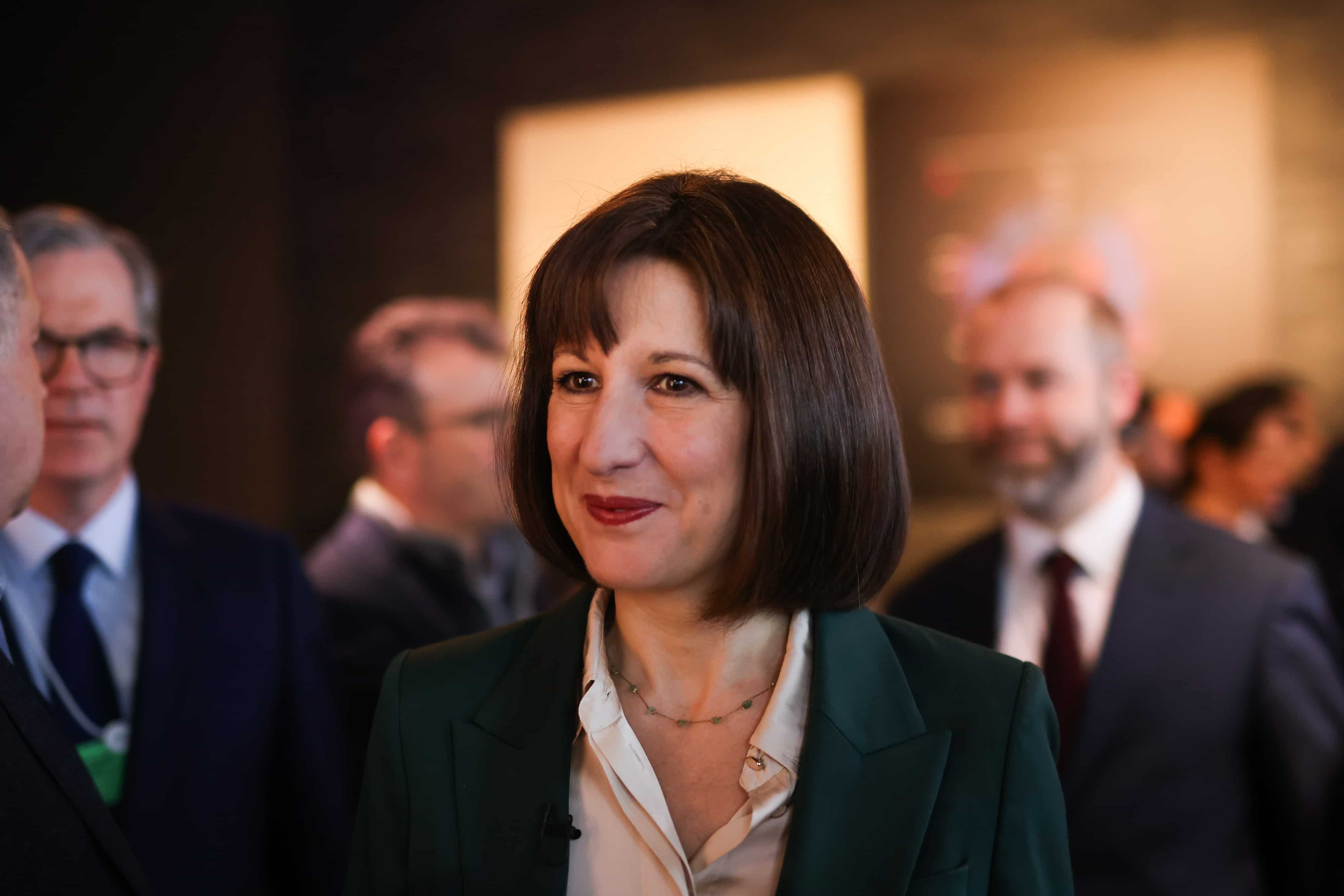 UK: Borrowing Hits Four-Year High as Reeves Attends World Economic Forum