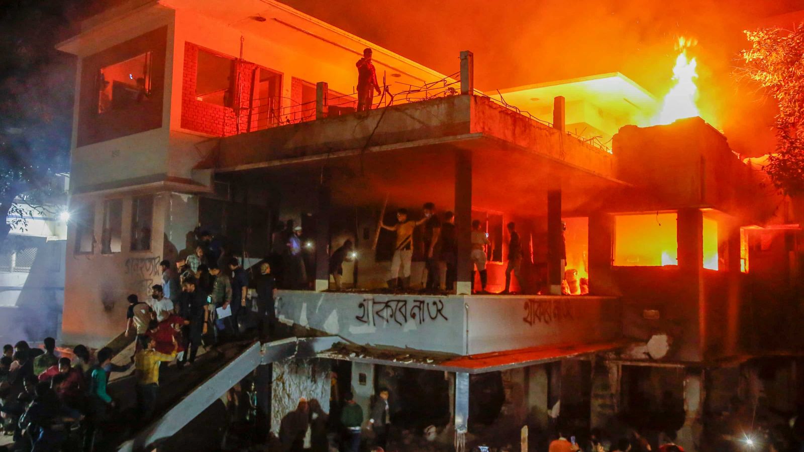 Bangladesh: Protesters Torch Ousted Prime Minister Sheikh Hasina's Home
