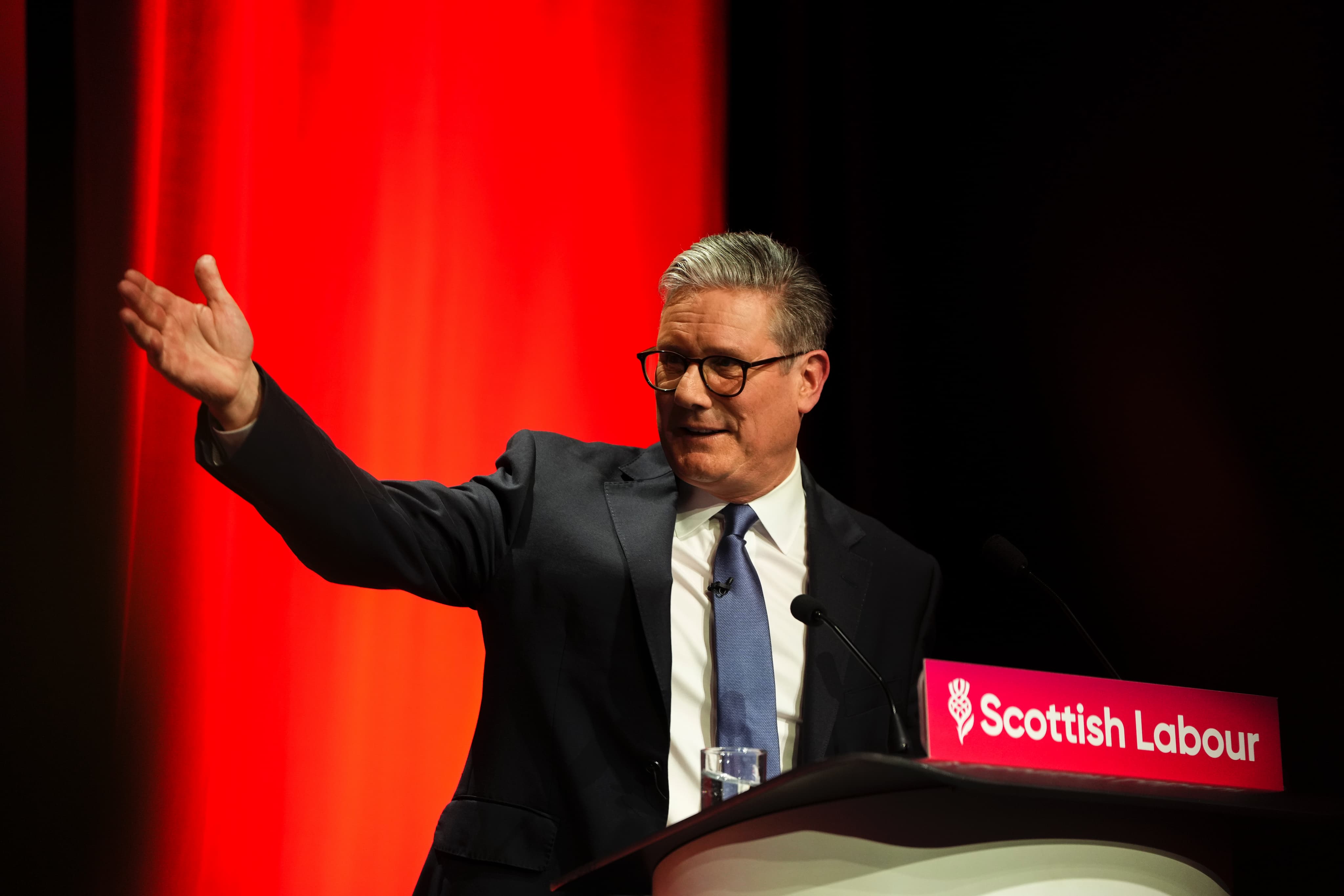 UK: Starmer Attacks Reform and SNP, Announces £200M Grangemouth Investment