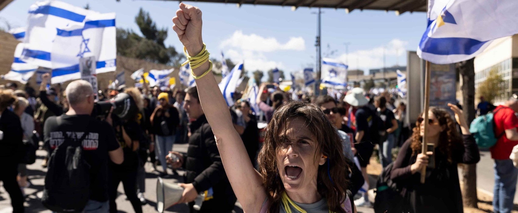 Renewed Gaza offensive, unredacted JFK files and avian road rage