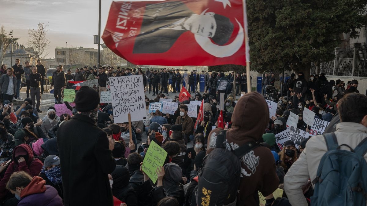 Istanbul Council Elects Interim Mayor Amid Political Turmoil
