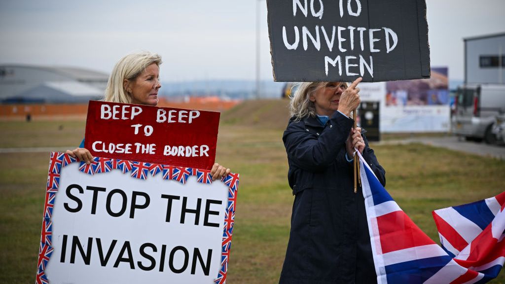 UK Hosts 40-Nation Summit to Combat People Smuggling
