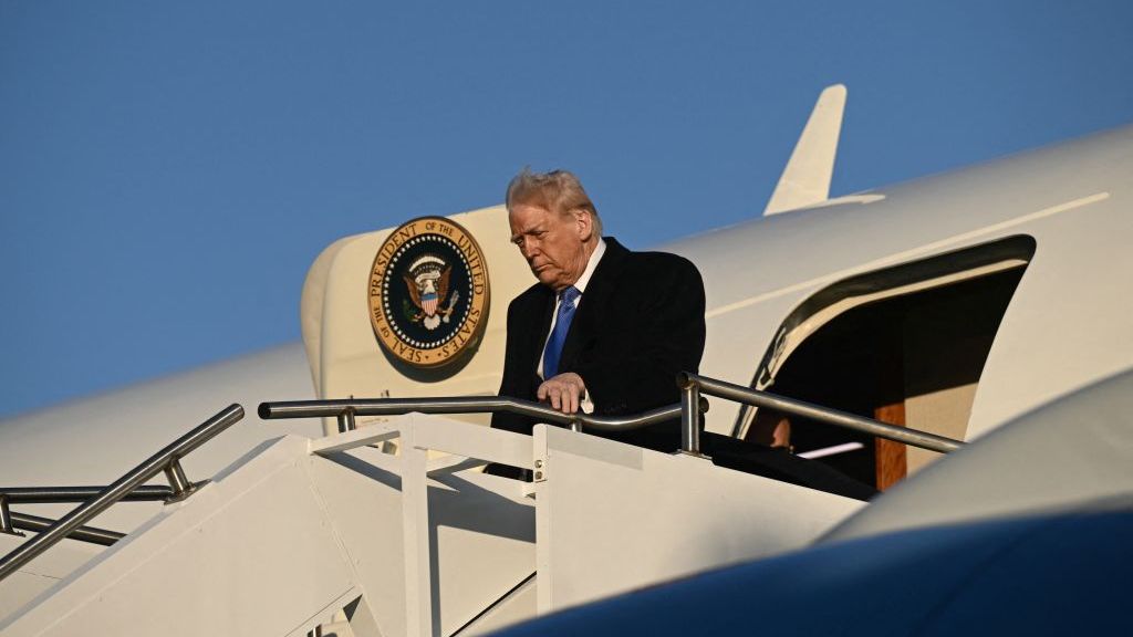 Trump 'Pissed Off' at Putin, Threatens Oil Tariffs Unless Cease-fire Progress