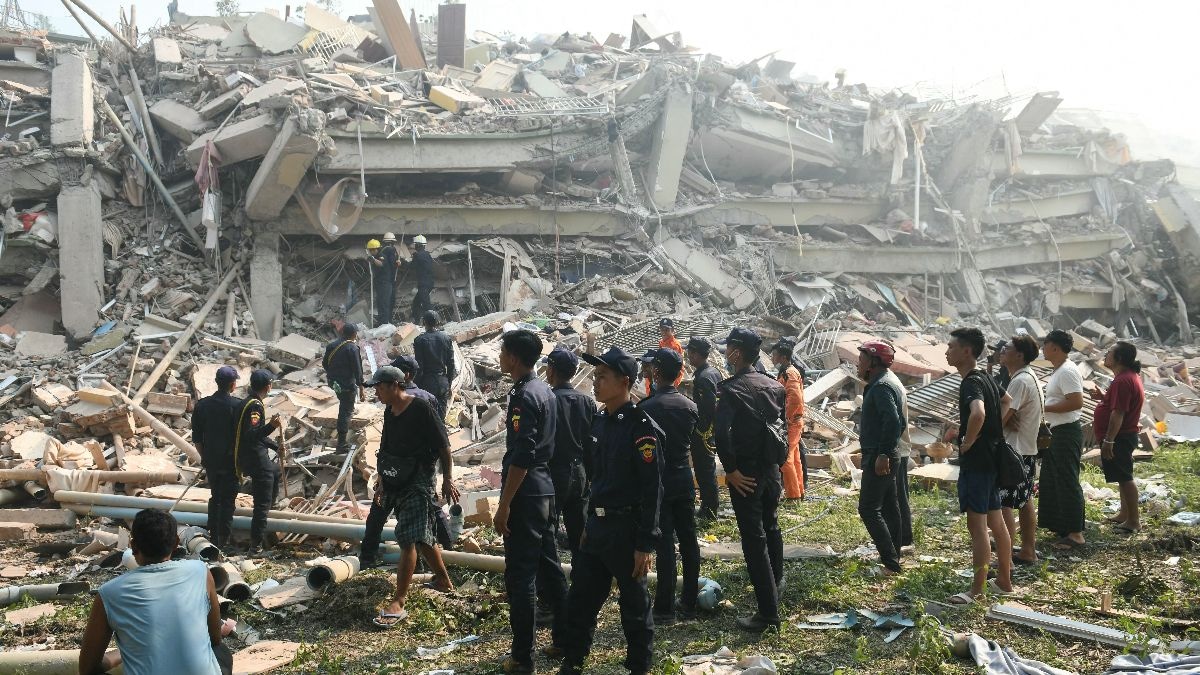 Myanmar Earthquake Death Toll Crosses 2K, Rescue Hopes Fade