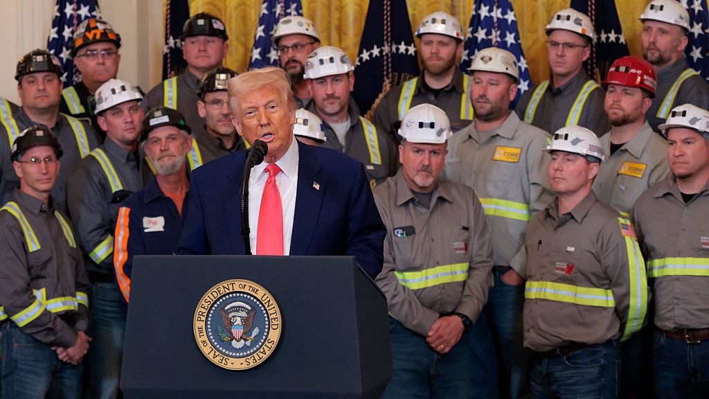 Trump Signs Orders to Revive Coal Industry
