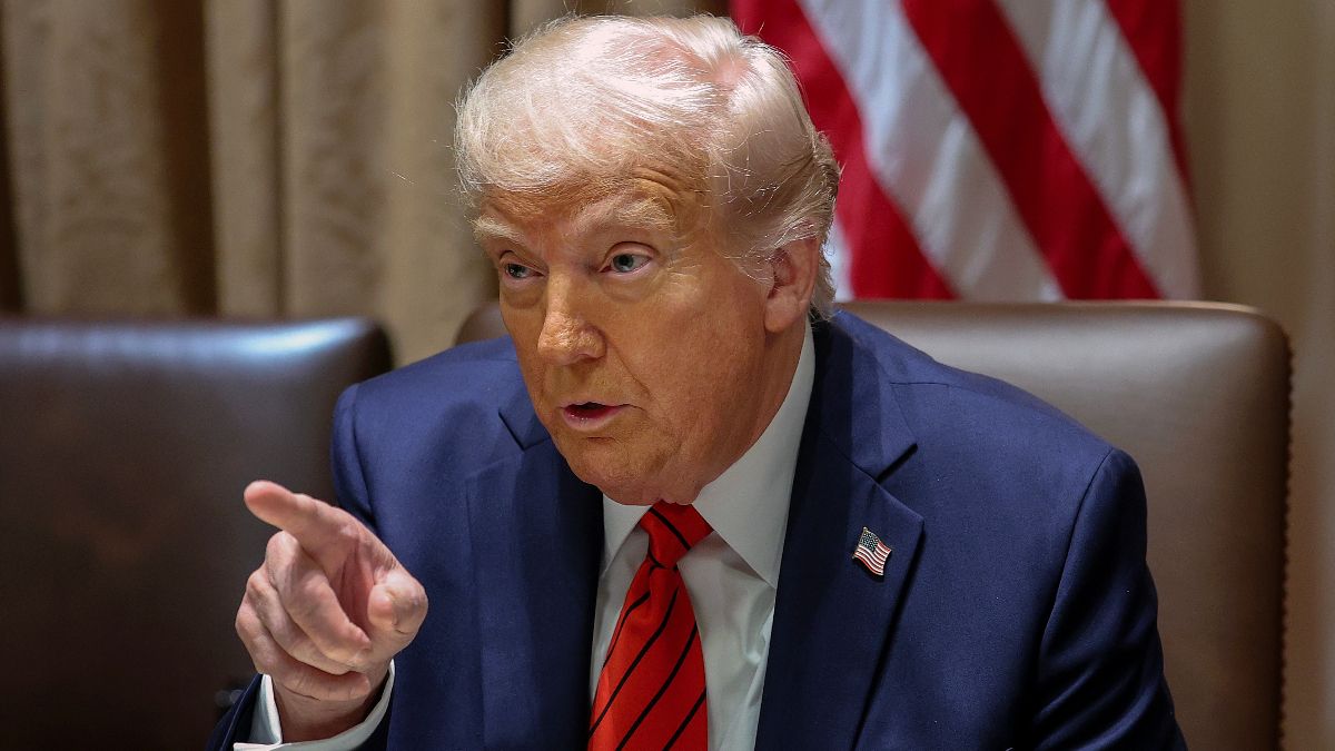 Poll: Trump's Economic Approval Rating Falls to 37%