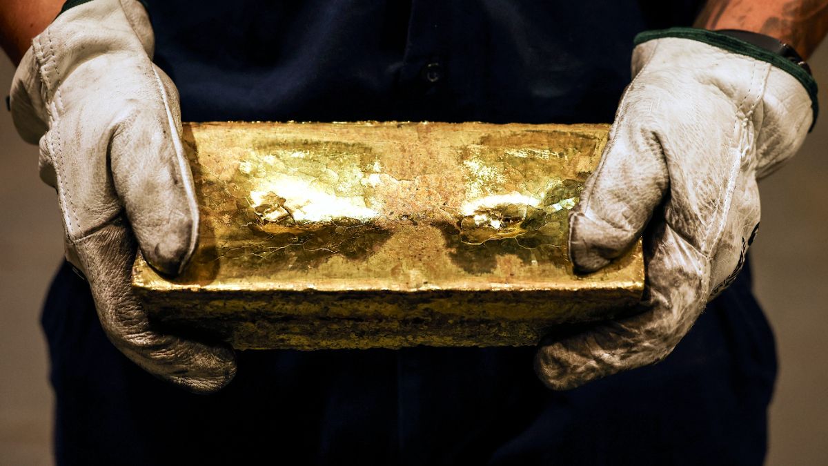 Study Offers Potential Clues to Gold's Cosmic Origins