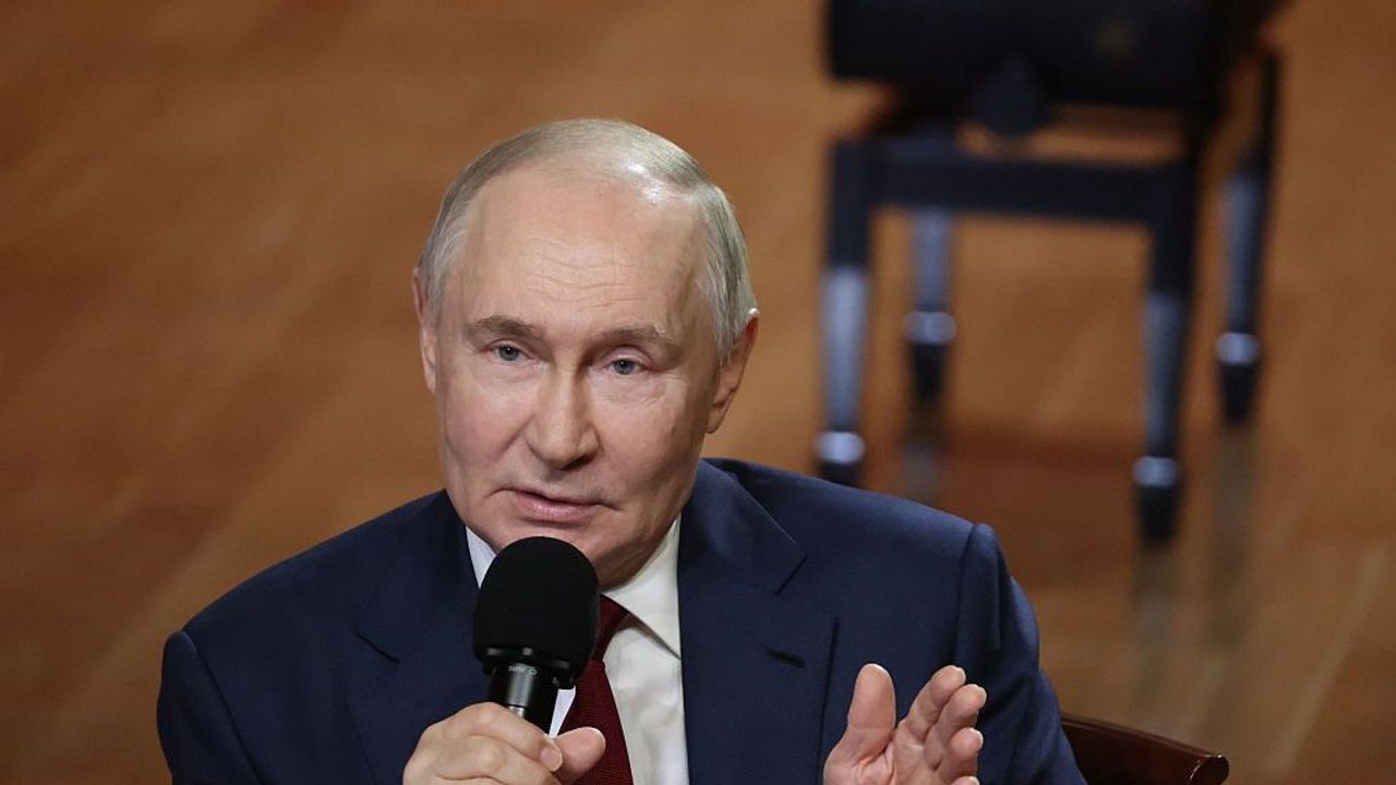 Trump, Putin Hold Two-Hour Phone Call