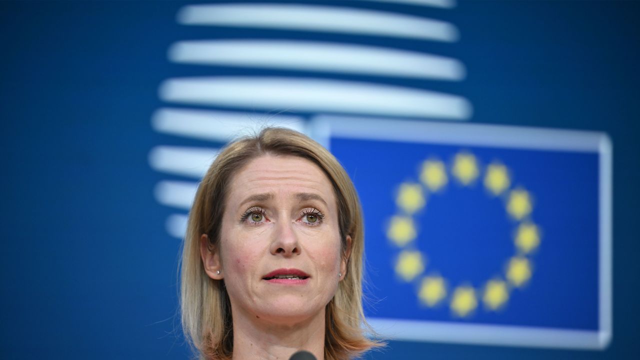 EU, UK Adopt Further Sanctions on Russia