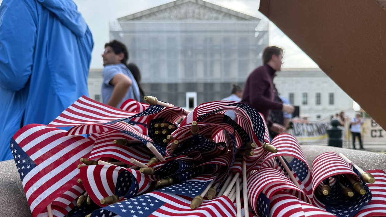 Supreme Court Curbs Judges' Power to Block Trump Orders