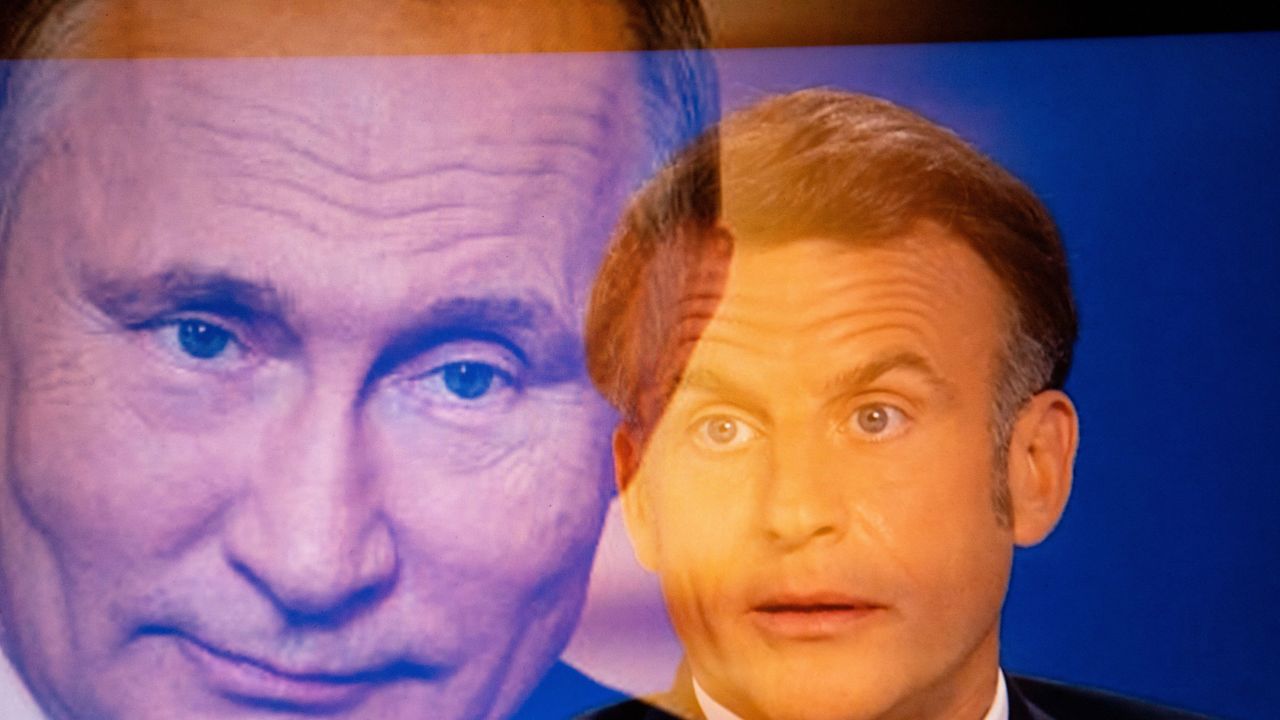 Macron and Putin Talk Iran, Ukraine in First Call Since 2022