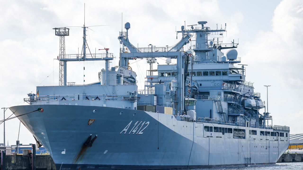 Germany Deploys Naval Ships to Arctic Amid Russian Buildup