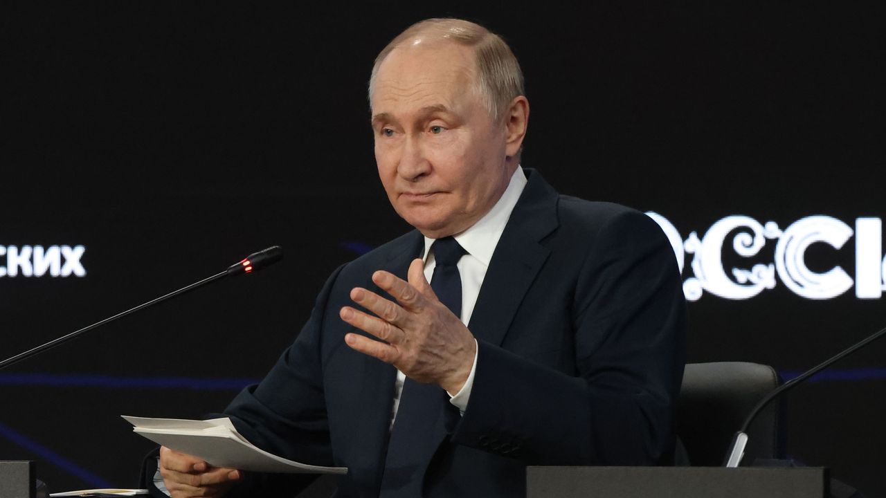 Trump, Putin Hold Phone Call on Ukraine and the Middle East