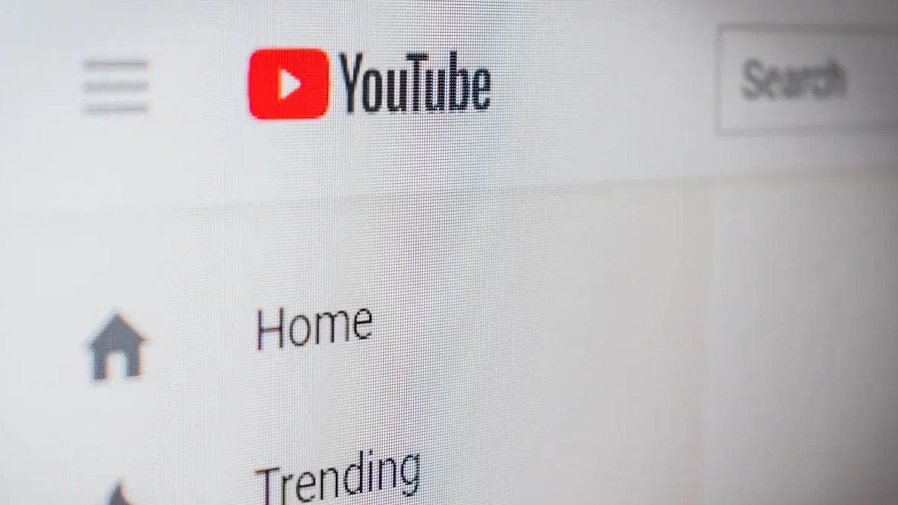 Pakistan Court Orders YouTube to Block 27 Journalist Channels