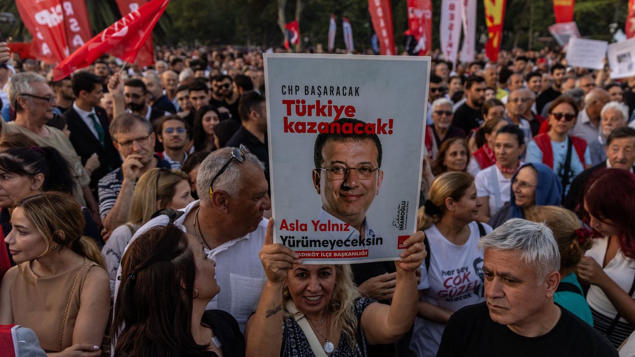 Istanbul Mayor Imamoğlu Gets 20-Month Prison Term