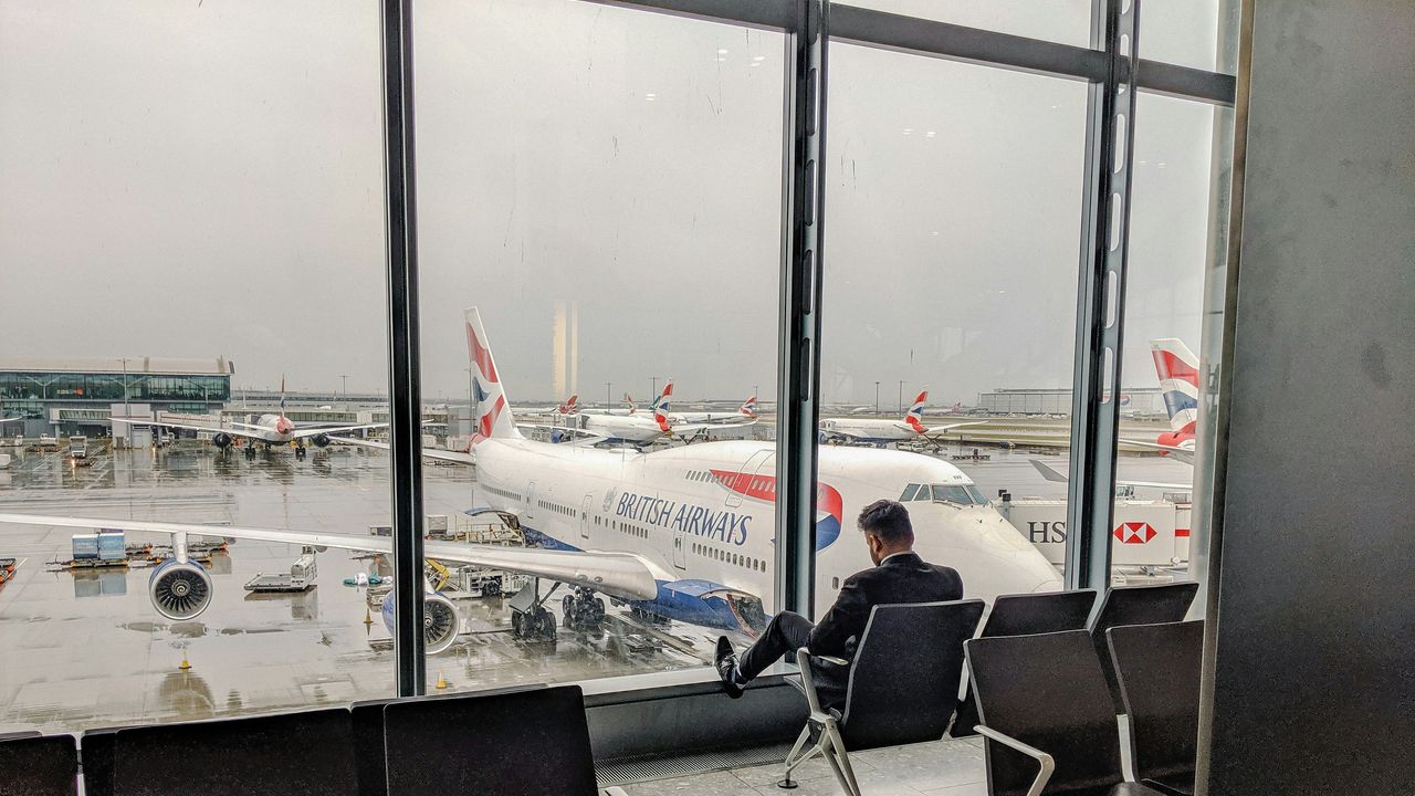 Power Outage Shuts Down London's Heathrow Airport