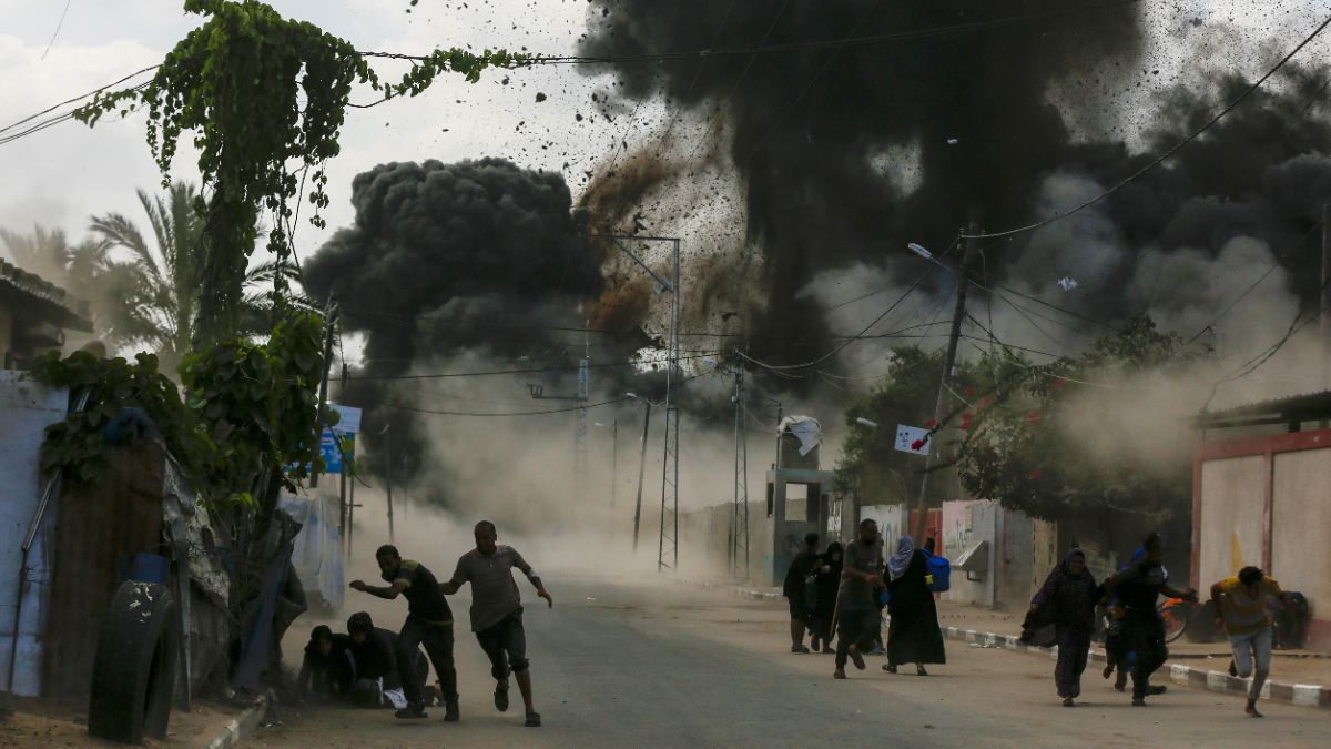 Houthi PM killing, Trump tariffs ruling and pig lung transplant