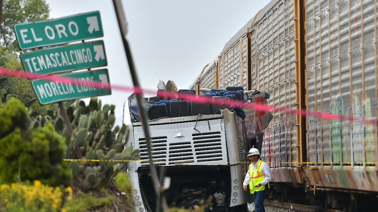 Train Crashes Into Bus in Mexico, Killing 10 and Injuring Over 60