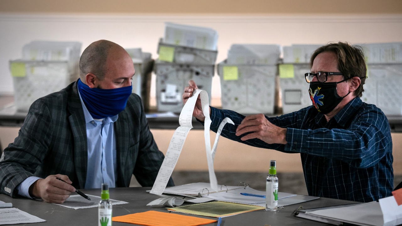 Michigan Judge Dismisses Charges Against 15 'Fake Electors'