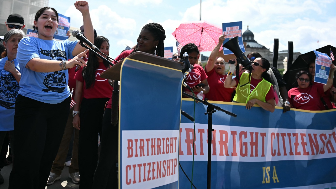 Court Blocks Trump's Birthright Citizenship Order