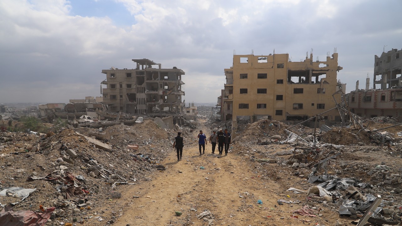 Hamas hostages release, Trump-Zelenskyy meeting and Louvre Museum heist