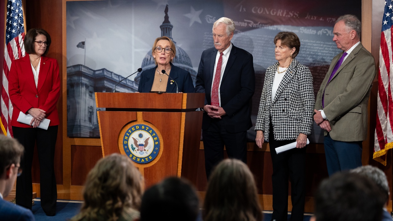 Senate Votes to End Record 40-Day Government Shutdown