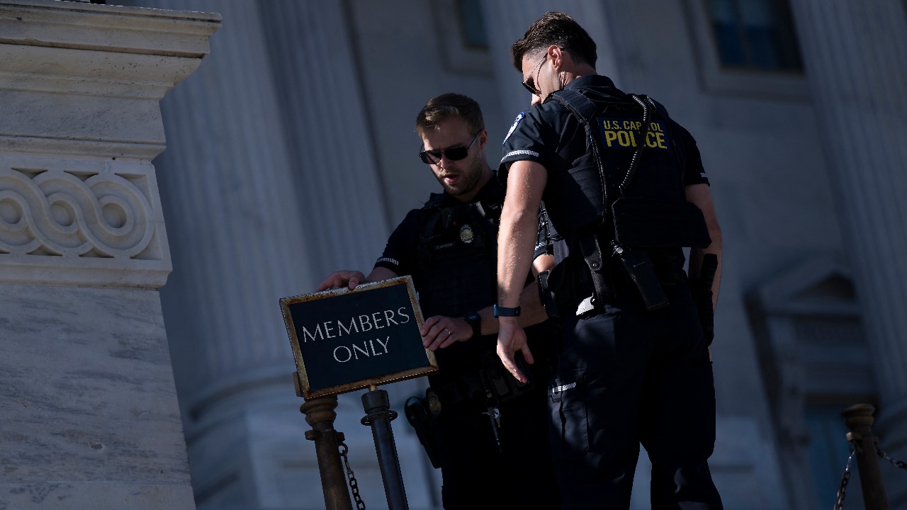 Report: Gait Analysis Allegedly Links Ex-Capitol Officer to Jan 6 Pipe Bombs