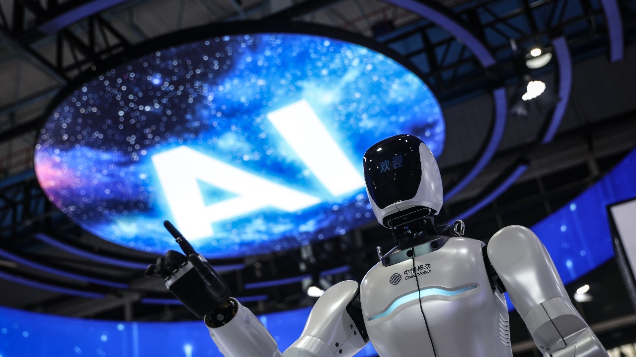 Trump Pushes Federal AI Rules, Warns Against AI 'Overregulation'