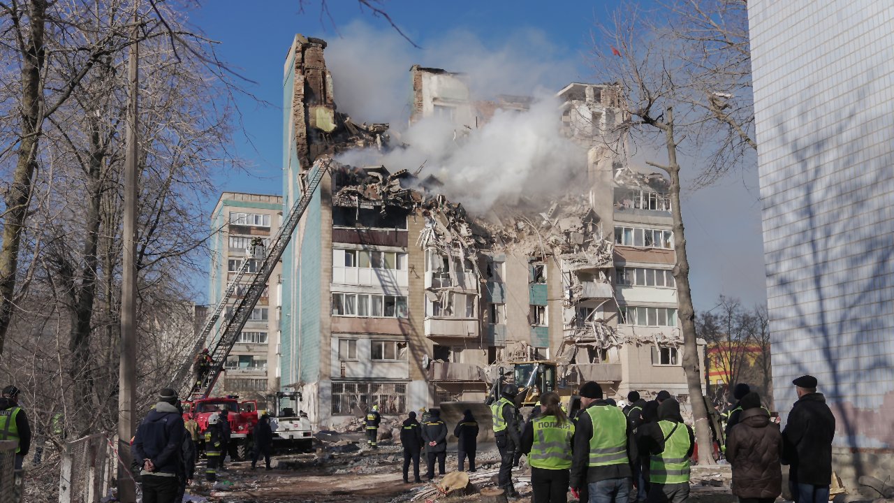 Russian Missile Attack Kills 25 in Ukraine's Ternopil