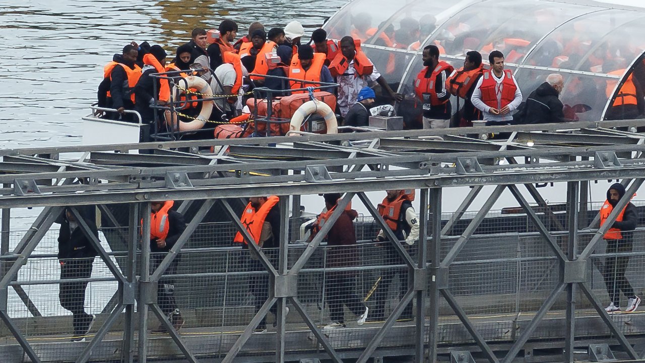 Verity - UK Net Migration Falls 69% to 204,000, Lowest Since 2021