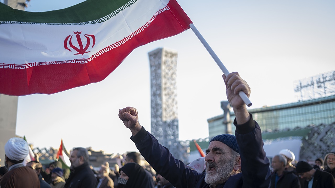 Trump Threatens to Intervene as Iran Protests Spread Nationwide
