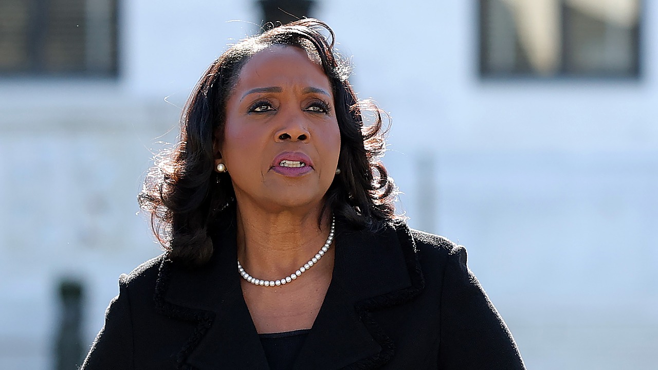 Supreme Court Hears Arguments Over Trump Bid to Fire Fed Governor