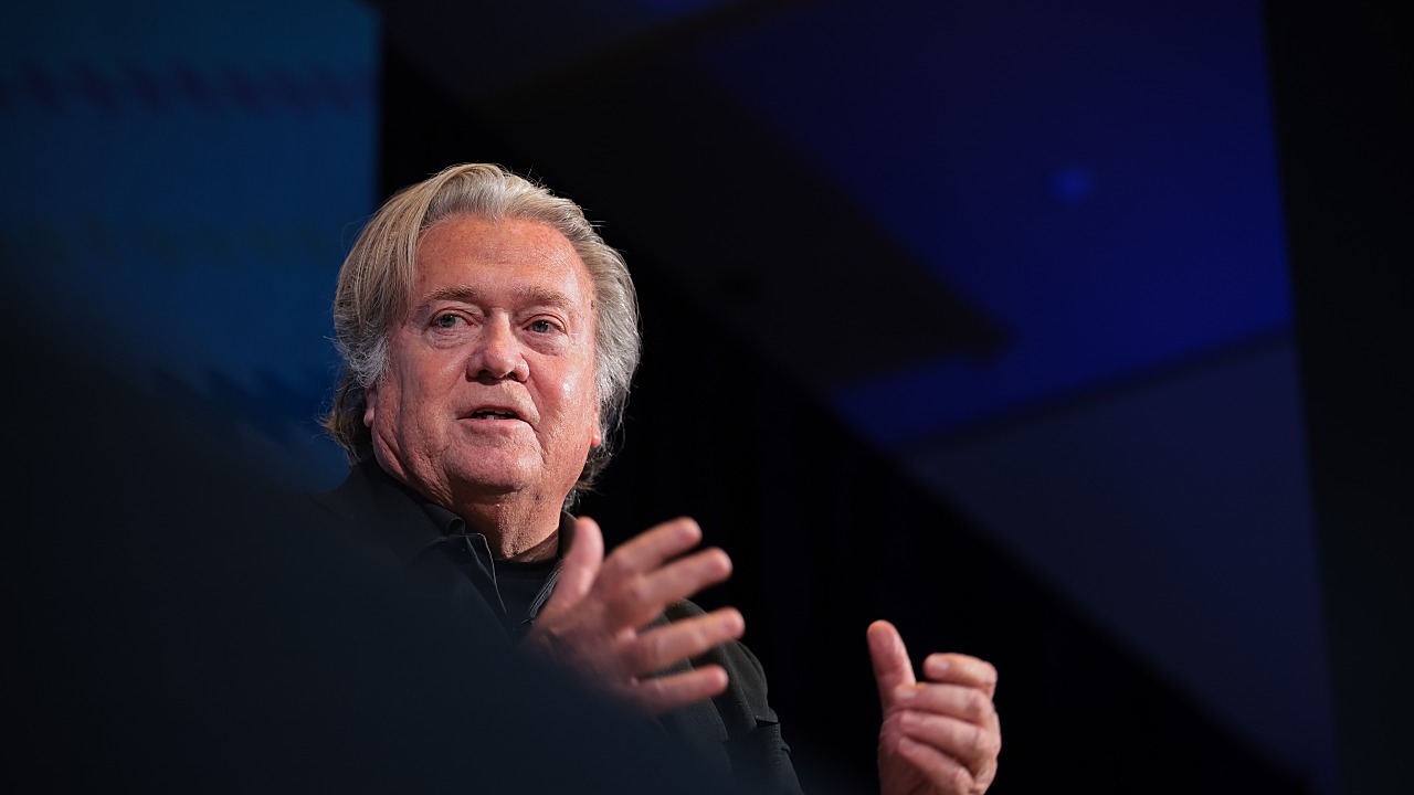DOJ Moves to Dismiss Steve Bannon Contempt Case