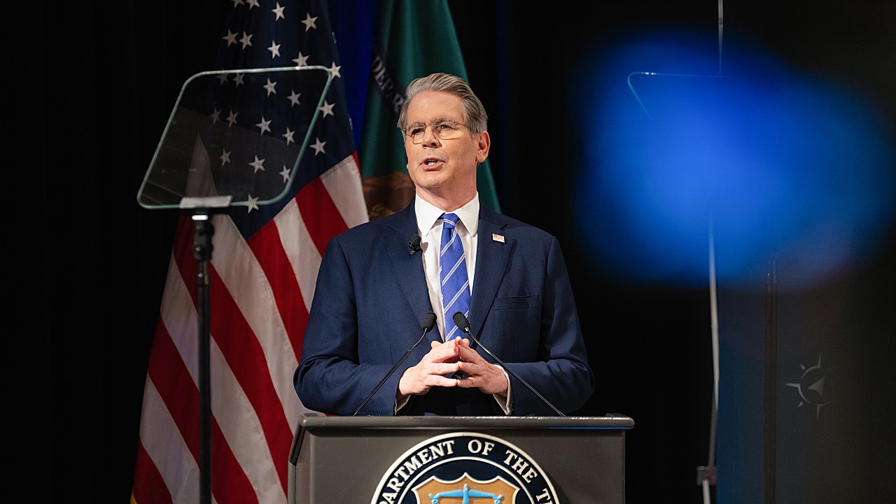 US Temporarily Eases Russian Oil Sanctions