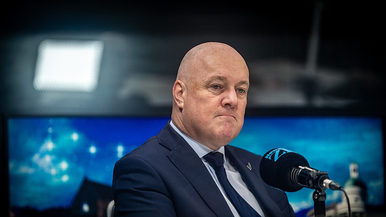 New Zealand: Greenpeace Renames PM Luxon's Office 'Trump War Minerals HQ'