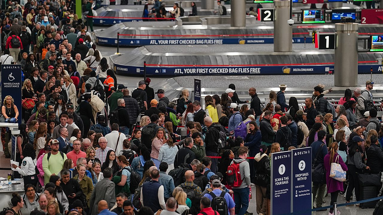 ICE Agents to Assist Unpaid TSA Workers at US Airports