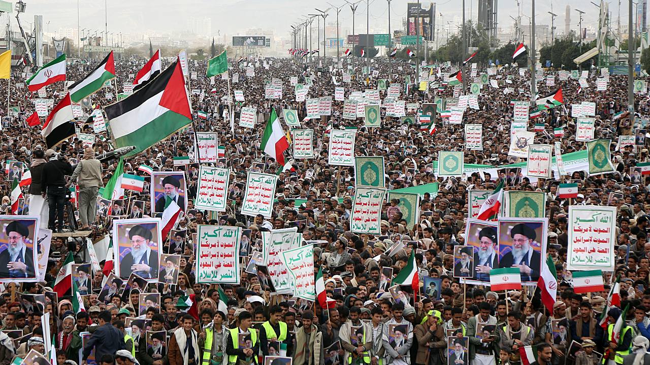 Houthis Weigh Entering Iran War, Red Sea Blockade