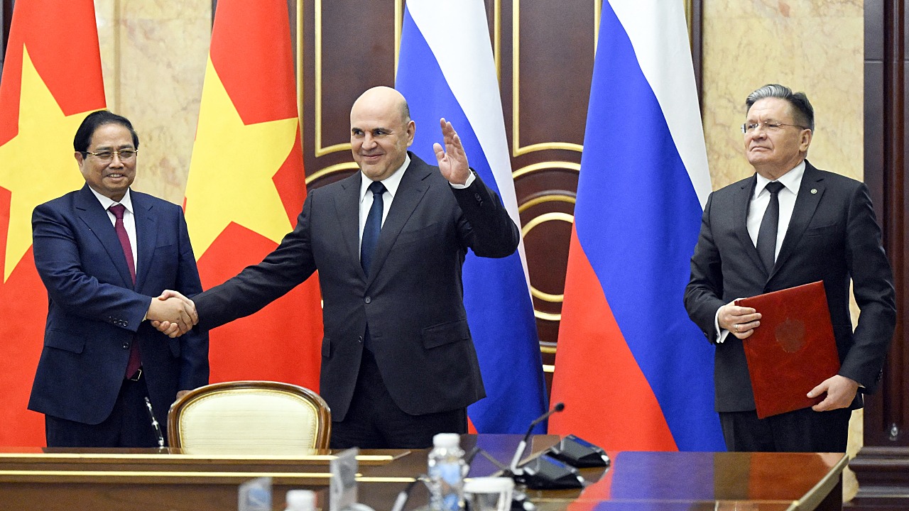 Russia, Vietnam Sign Deal for First Nuclear Plant