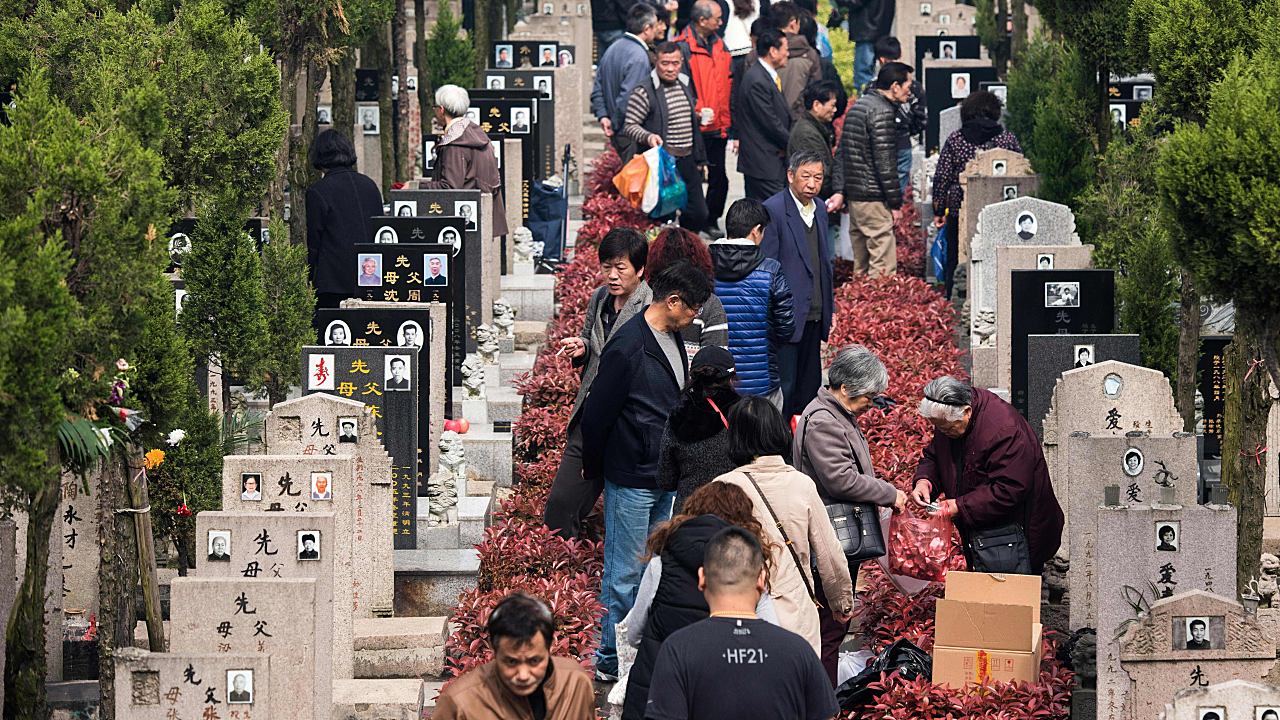 China Bans 'Bone-Ash Apartments' for Cremated Remains