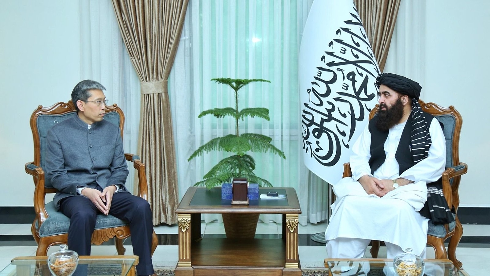 Afghanistan, Pakistan Hold 'Useful' Peace Talks