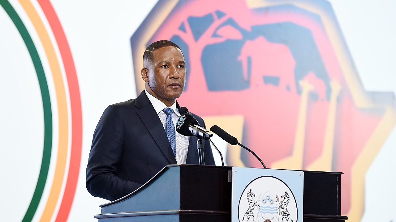 Botswana, Oman Sign Energy and Mining Deals