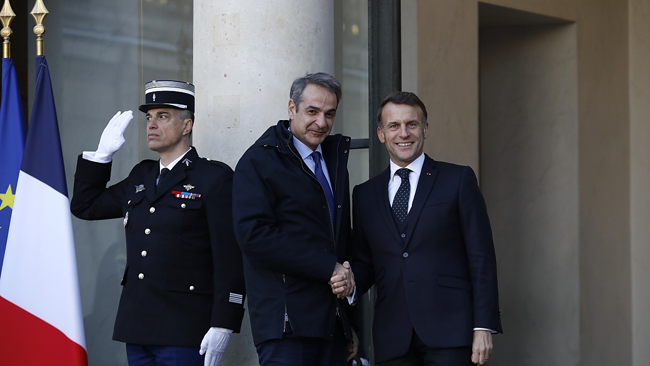 Macron to Visit Athens to Renew France-Greece Defense Pact
