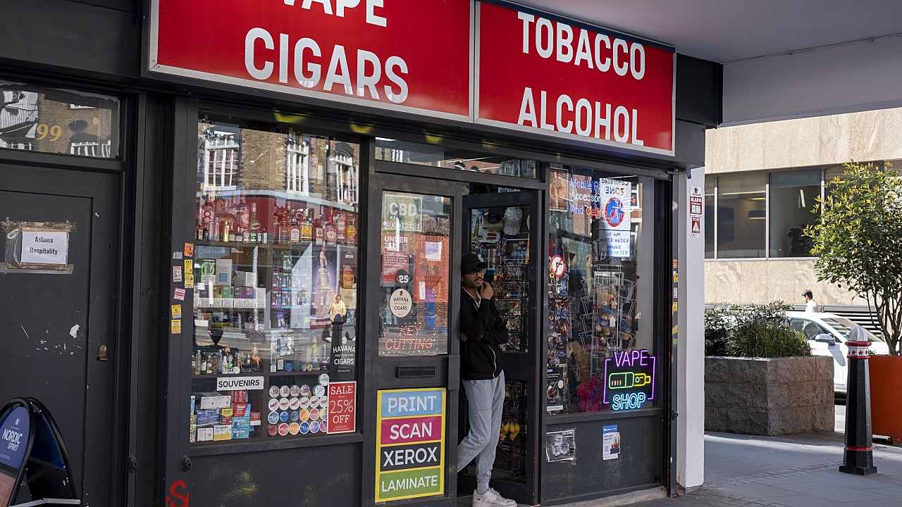 UK Passes Tobacco Ban for Post-2009 Generation