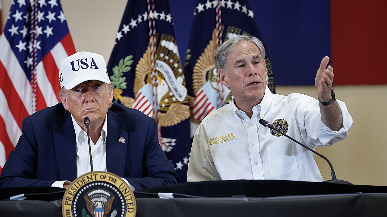 Texas Cities Revise Policy After Abbott's ICE Cooperation Ultimatum