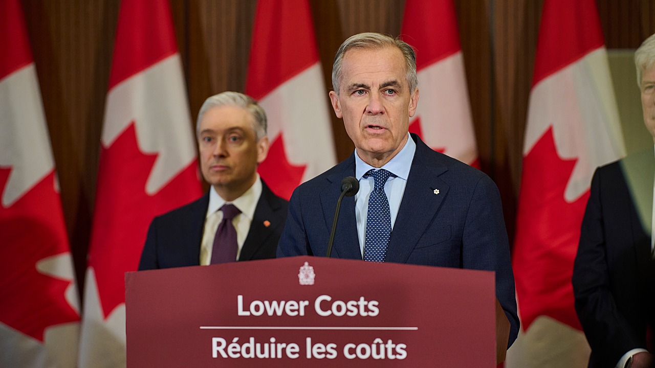 Canada's Deficit Widens to C$25.5B in 2025-26