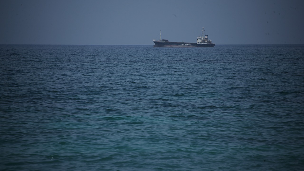 Iran-US Strait Talks Stall, Oil Prices Surge