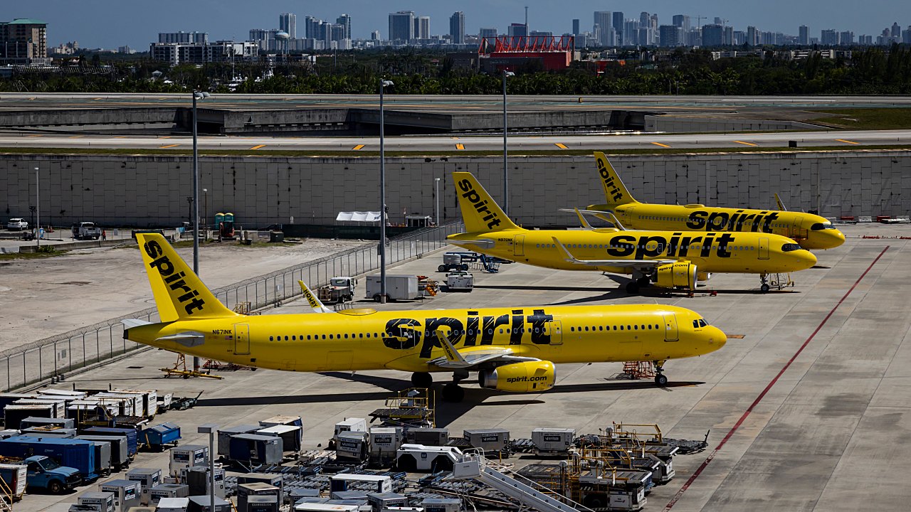 Spirit Airlines Nears Shutdown After Bailout Collapses